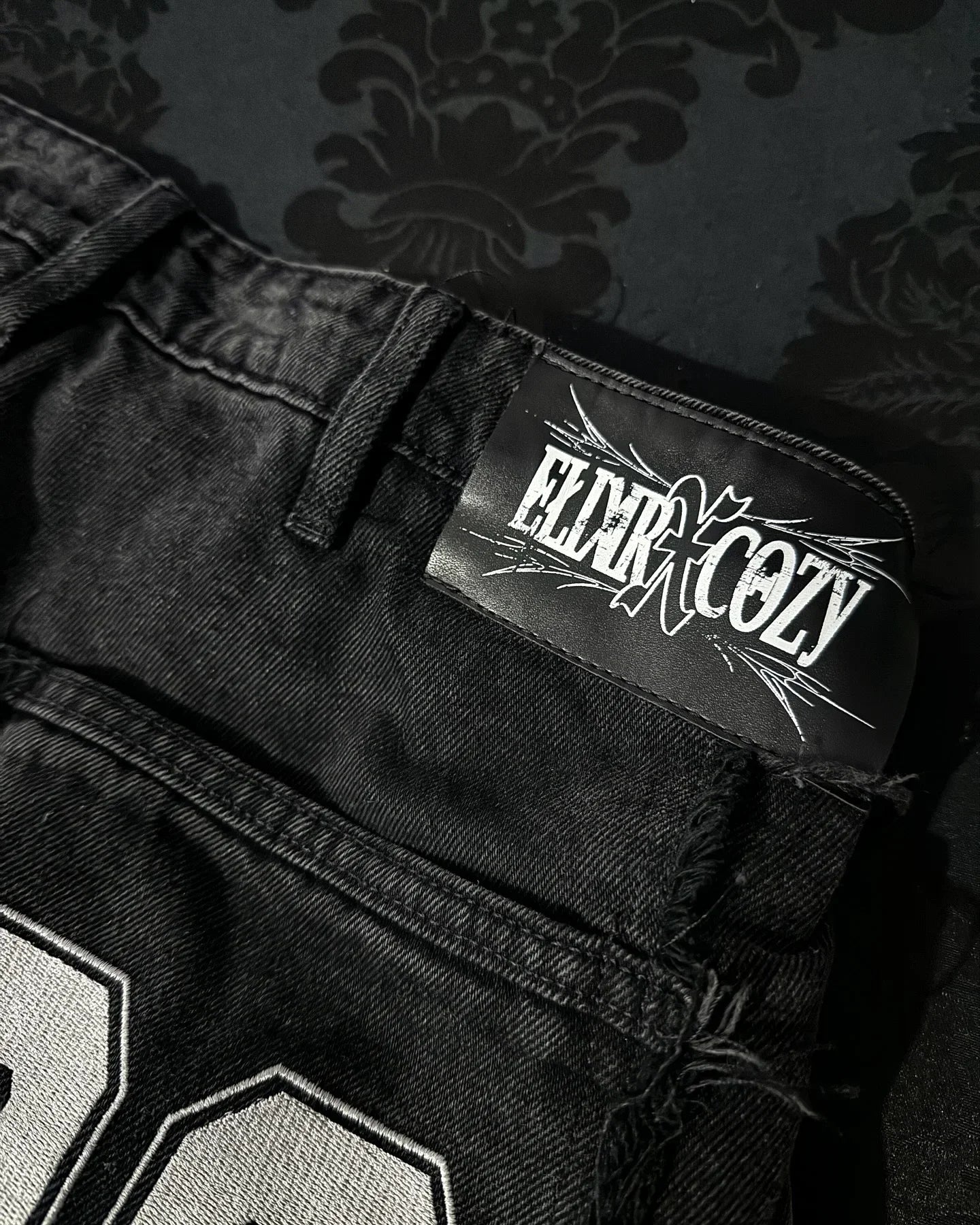Y2k Patchwork Stripe Embroidery Fur Edge Jeans Fashion America Retro Zipper Splicing Baggy Jeans Punk Men Black Denim Pants