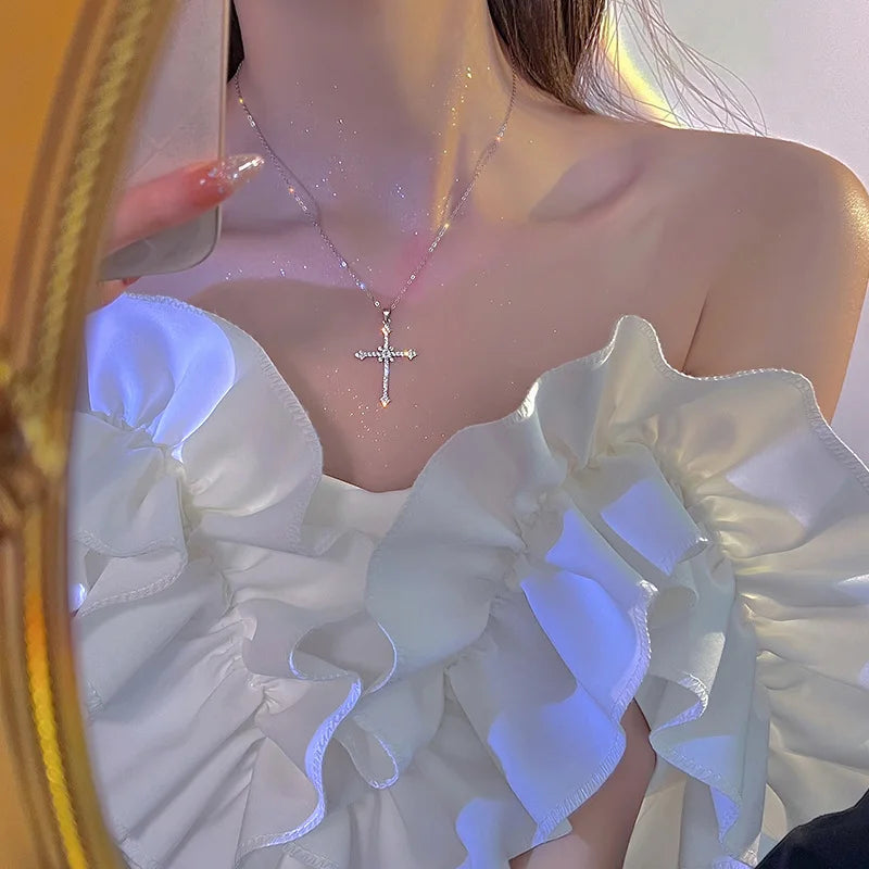 New Fashion Trend Unique Design Delicate Zircon Cross Pendant Necklace for Men and Women Couples Jewelry Party Premium Gifts