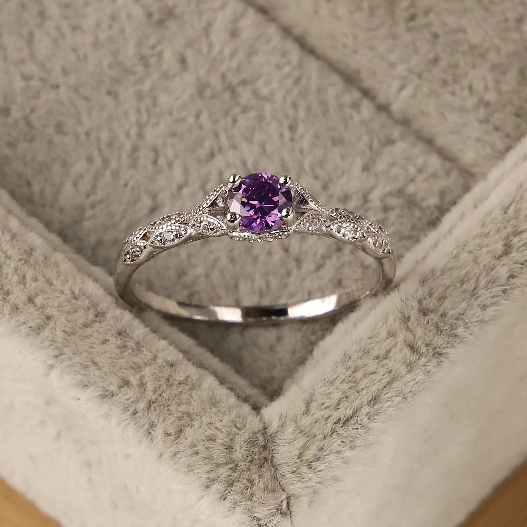 Light Luxury Style Amethyst Zirconia Women's Ring in Europe and America Simple Fashion Gem Temperament Ring