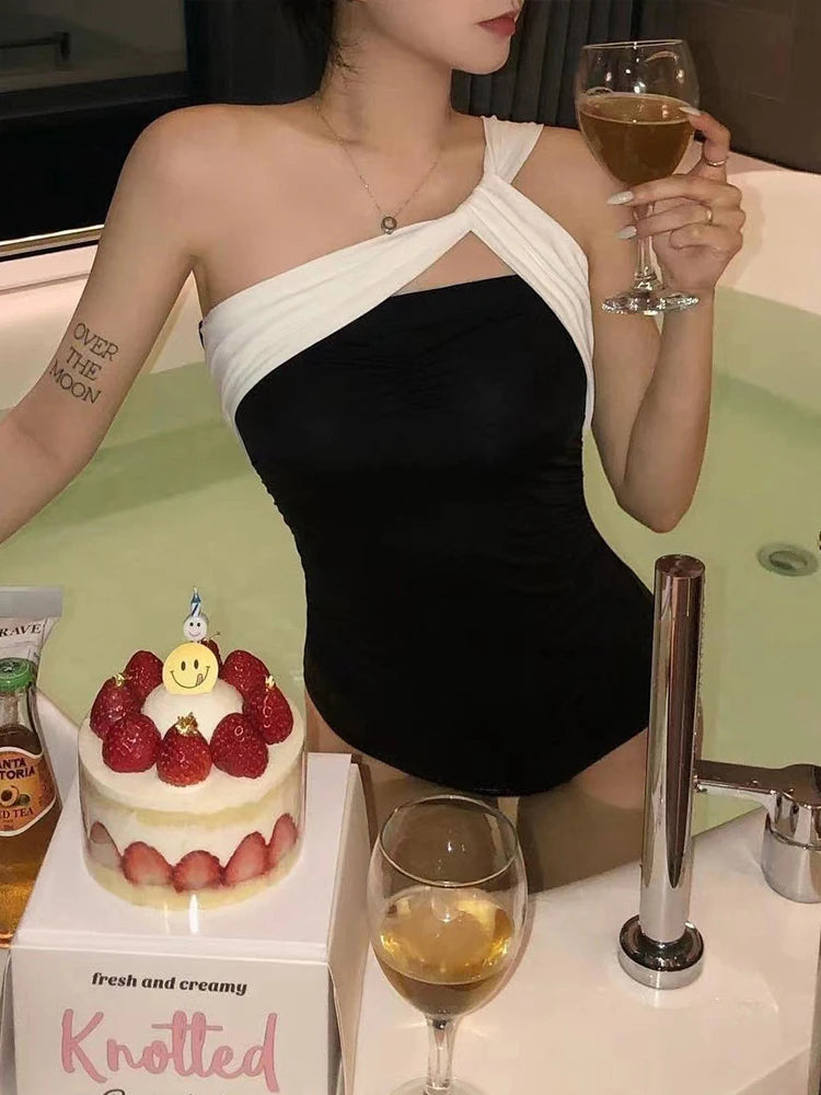 Sexy Half Sleeved Recreation Resort One Piece Swimsuit Women Korean Style Texture The Shoulder Beach Wear One Piece Swimwears