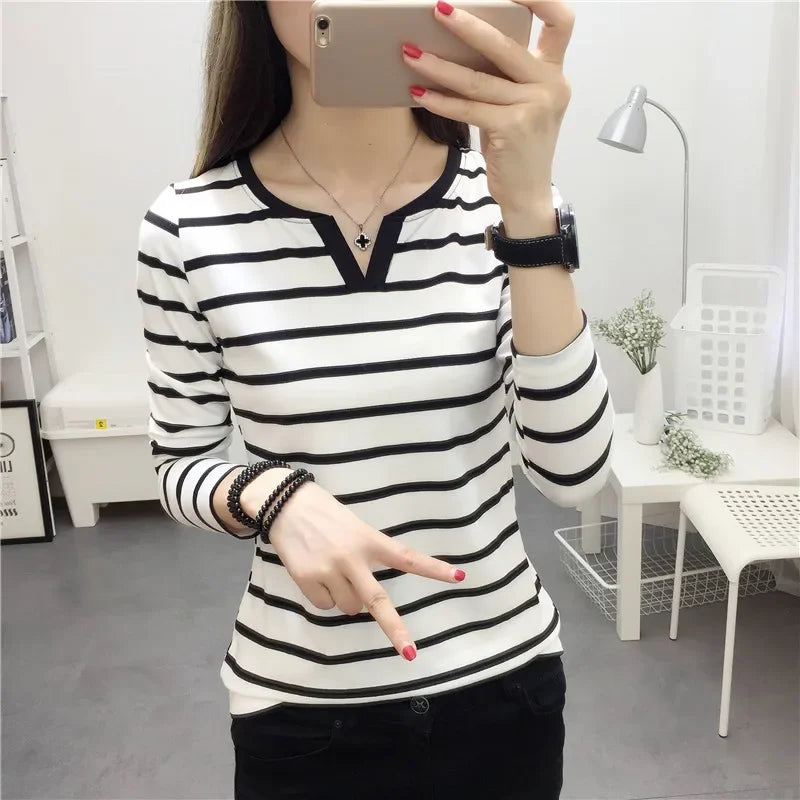Cross-Border Women's T-Shirt 2025 Autumn Slimming Black And White Stripe V-Neck Long Sleeves Top Women's Base Layer Student Top