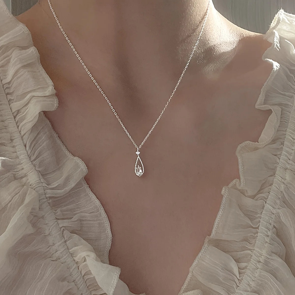 French Micro-inlaid Zircon Water Drop Temperament Super Immortal Necklace Girl Student Clavicle Chain Girl Ins Cold Breeze