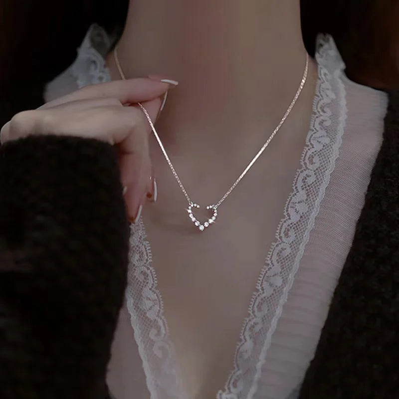 New Fashion Trend Unique Design Delicate Zircon Cross Pendant Necklace for Men and Women Couples Jewelry Party Premium Gifts