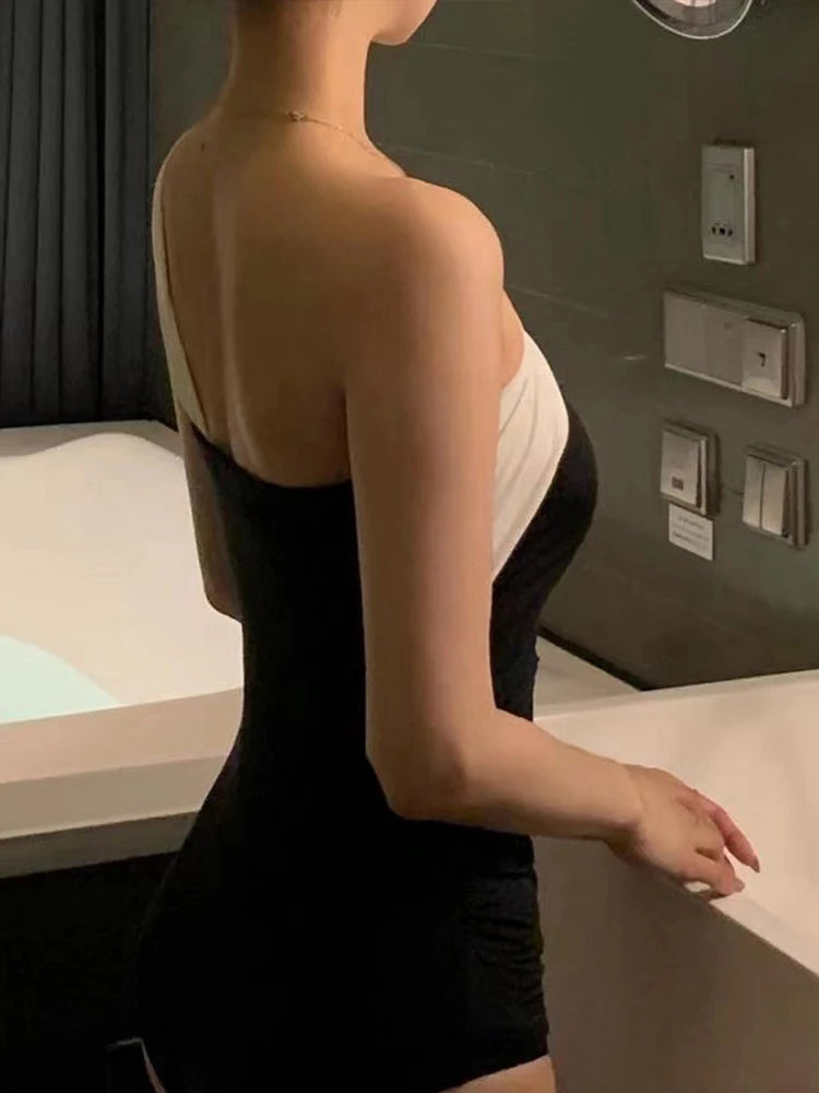 Sexy Half Sleeved Recreation Resort One Piece Swimsuit Women Korean Style Texture The Shoulder Beach Wear One Piece Swimwears