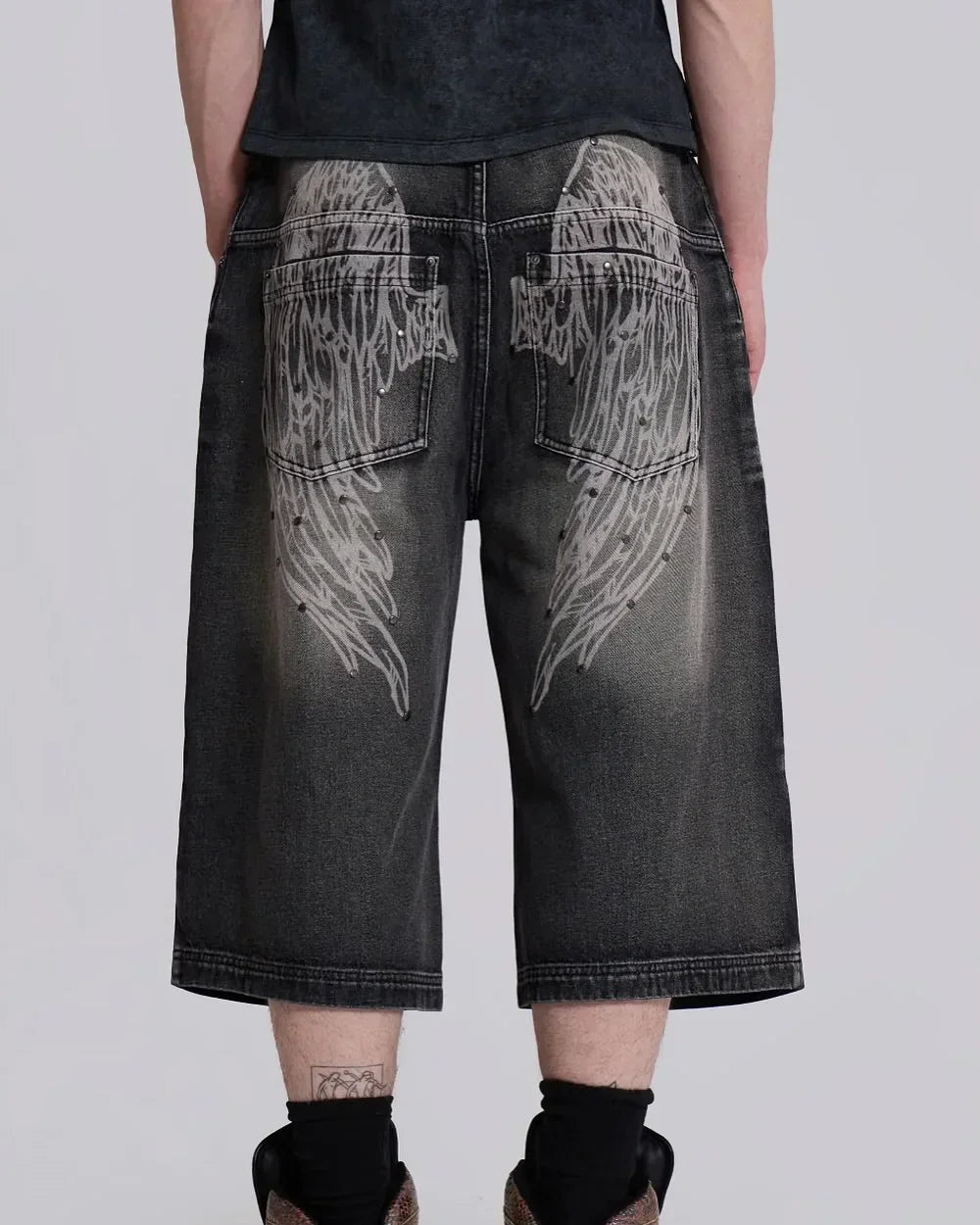 Harajuku Popular Knee Length Denim Shorts Retro Rivet Design Wing Pattern Jeans Y2K Men Women Fashion Punk Loose Wide Leg Pants