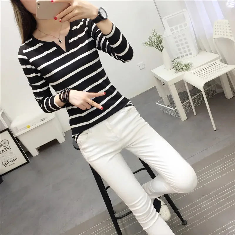 Cross-Border Women's T-Shirt 2025 Autumn Slimming Black And White Stripe V-Neck Long Sleeves Top Women's Base Layer Student Top