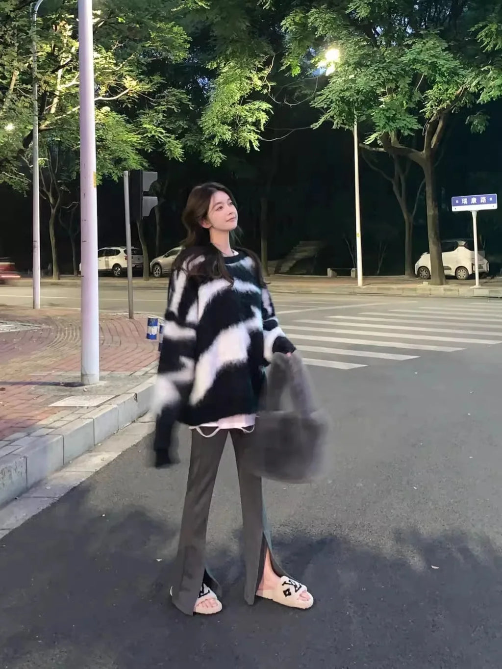 2024 Women's Loose Casual Warm Commuter Sweater Autumn Winter New Thickened Soft Irregular Stripes Fashion Versatile Pullover