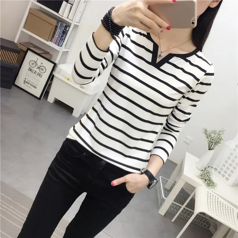 Cross-Border Women's T-Shirt 2025 Autumn Slimming Black And White Stripe V-Neck Long Sleeves Top Women's Base Layer Student Top