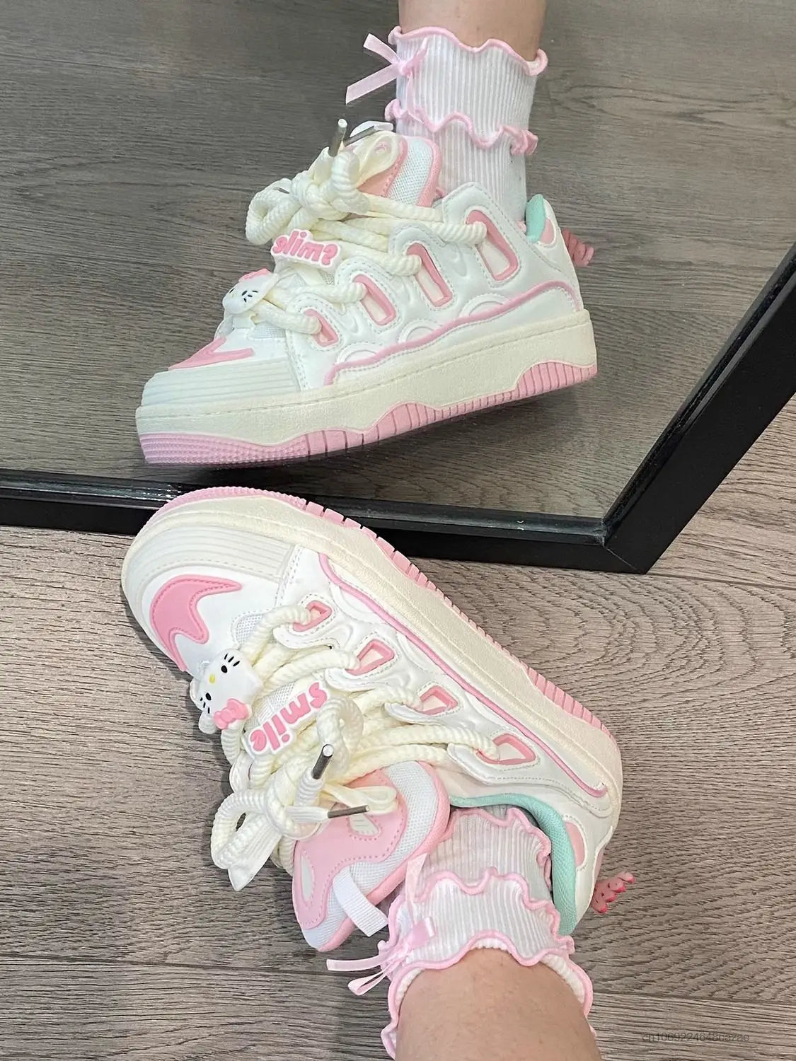 Sanrio Hello Kitty Luxury Design Plate Shoes Y2k Girl Cartoon Korean Style Aesthetic Cute Shoes Women Fashion Casual Sneakers