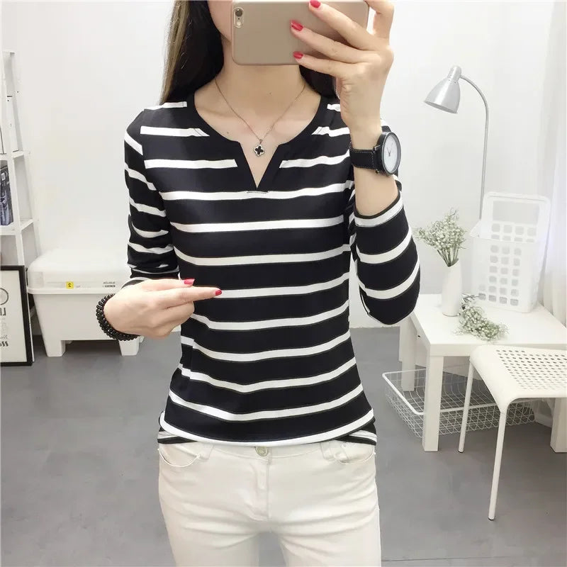 Cross-Border Women's T-Shirt 2025 Autumn Slimming Black And White Stripe V-Neck Long Sleeves Top Women's Base Layer Student Top