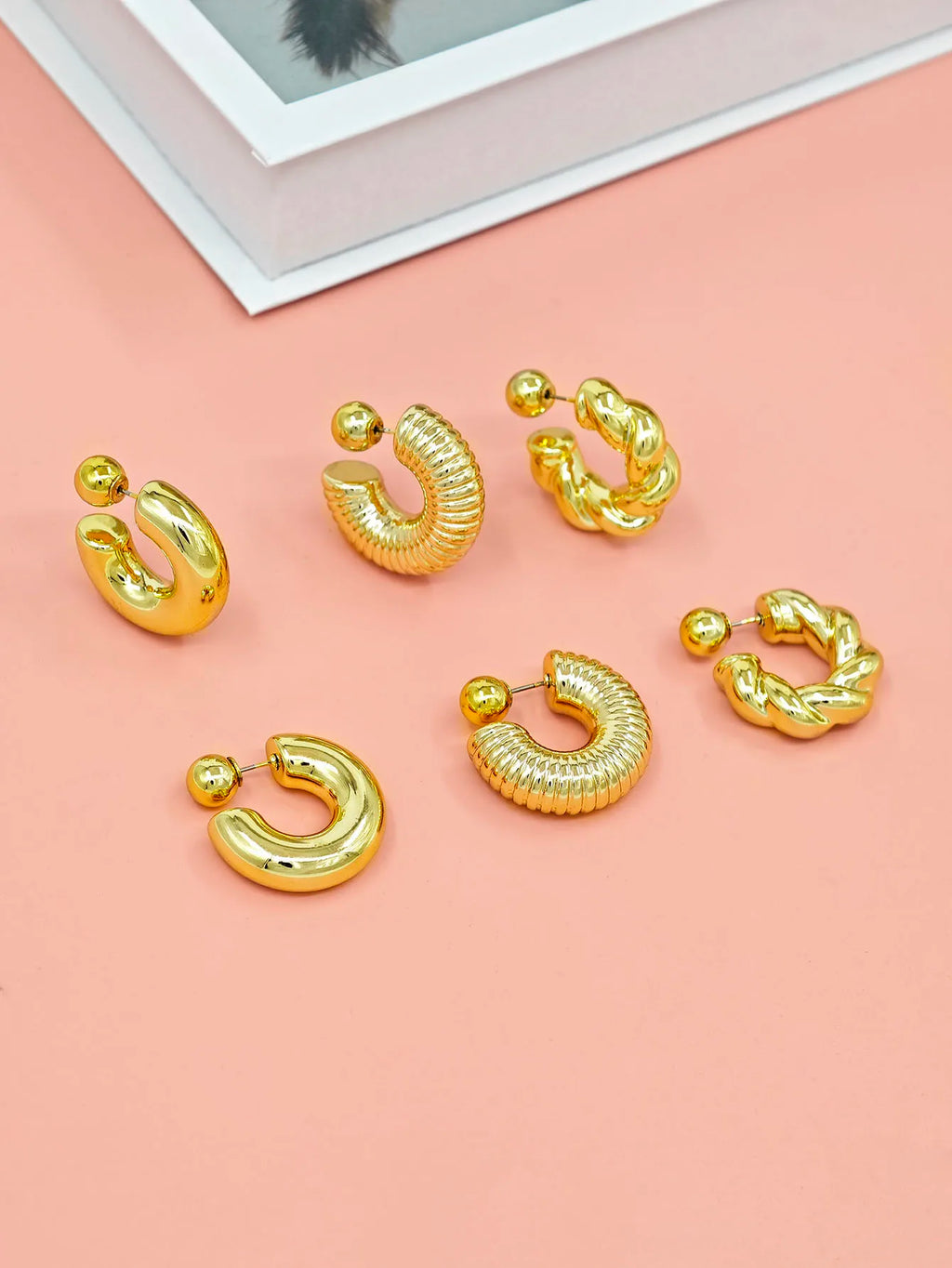 Fashionable C-shaped earrings with unique design, high-end and niche earrings for women