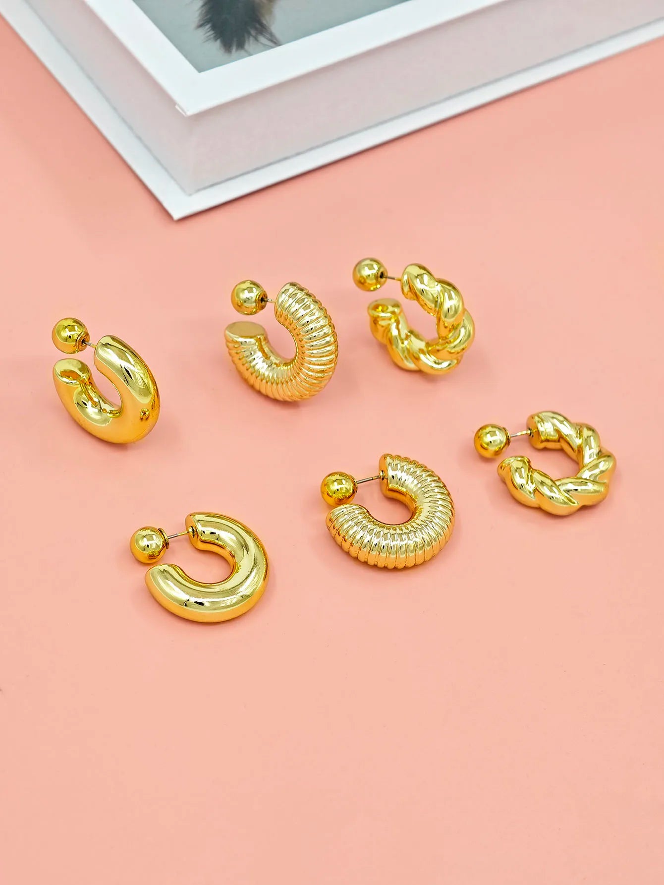 Fashionable C-shaped earrings with unique design, high-end and niche earrings for women