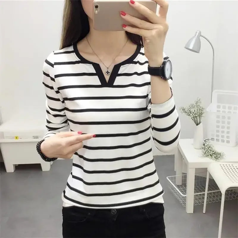 Cross-Border Women's T-Shirt 2025 Autumn Slimming Black And White Stripe V-Neck Long Sleeves Top Women's Base Layer Student Top