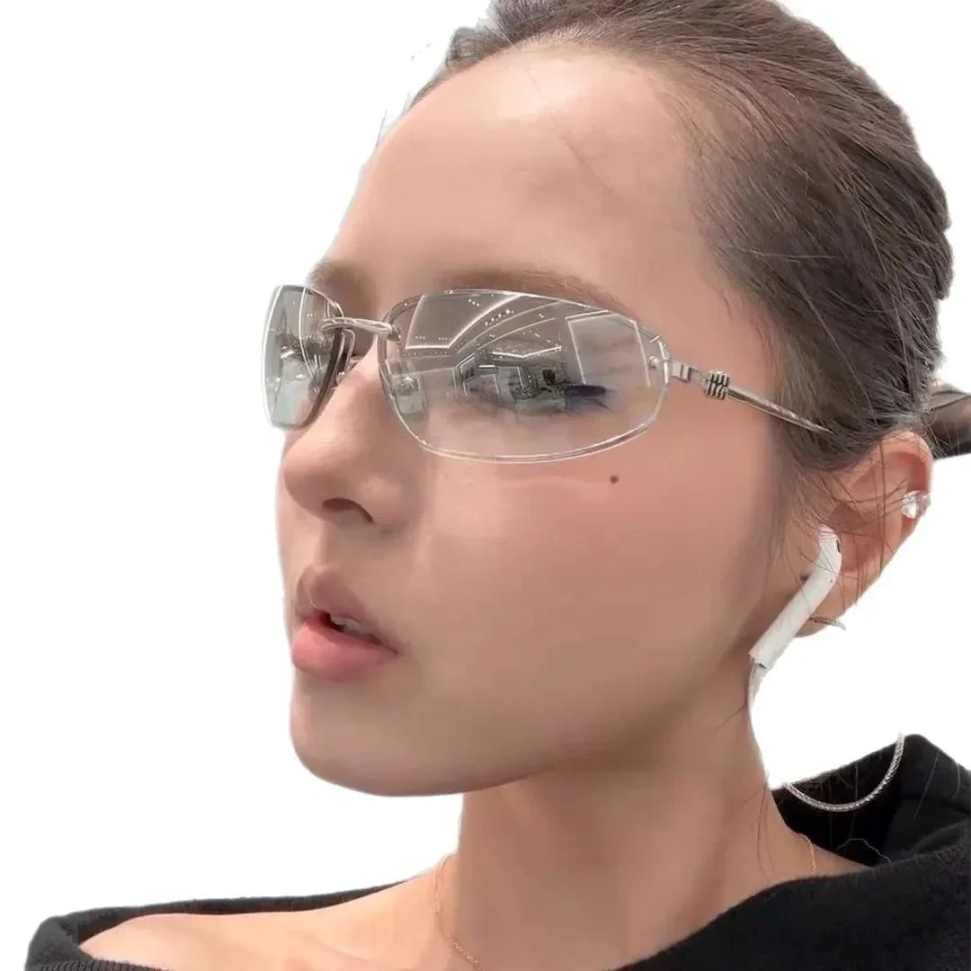 Light Colored Sunglasses for Women in Early Spring, Silver Sunglasses, Vintage Style, Millennial Hot Girl, Mercury Lenses