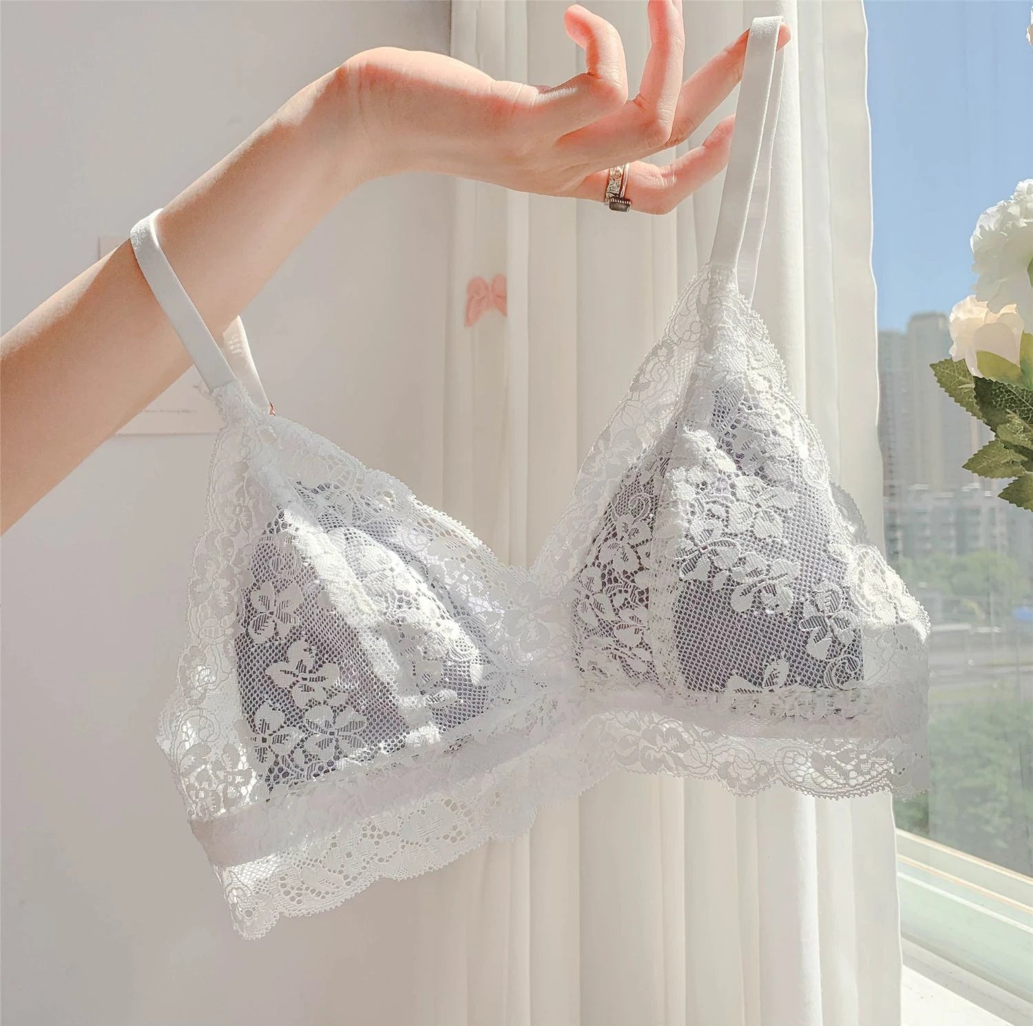 French Style Sexy Bras Hollow Lace Push Up Seamless Underwear Wireless Lingerie Intimates Triangle Cup Brassiere Soutien Gorges