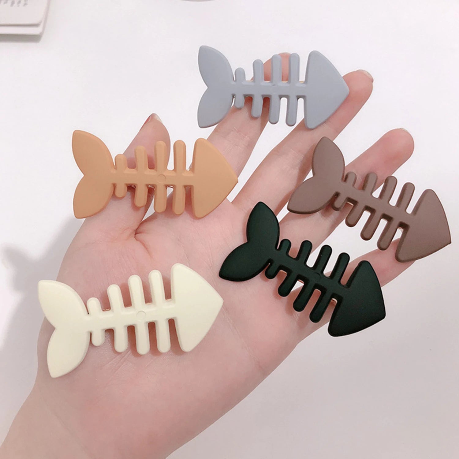 Simple Milk Tea Color Fishbone Hairpin Girl Cute Bangs Barrettes Sweet Side Hairgrips Temperament Duckbill Clip Hair Accessories
