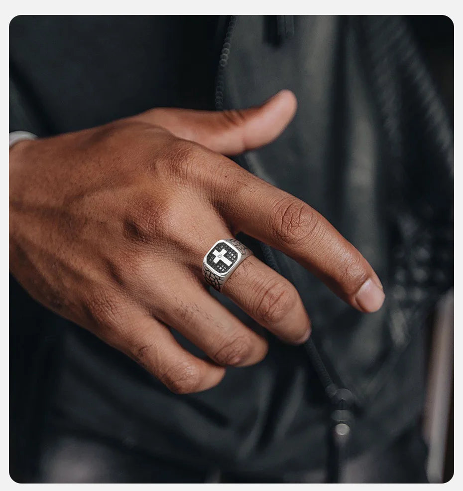 Vnox Bold Cross Signet Rings for Men,Crack Warrior Men's Faith Protect Stamp Finger Band, Vintage Viking Jewelry