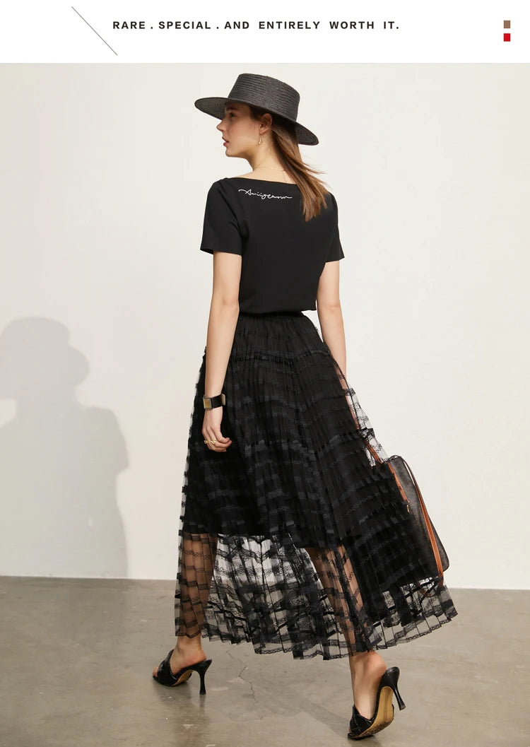 AMII Minimalism T-shirt Women 2023 Spring New Petite Niche Design All-match Office Lady Slash Neck Loose Embroidery Top 12342274