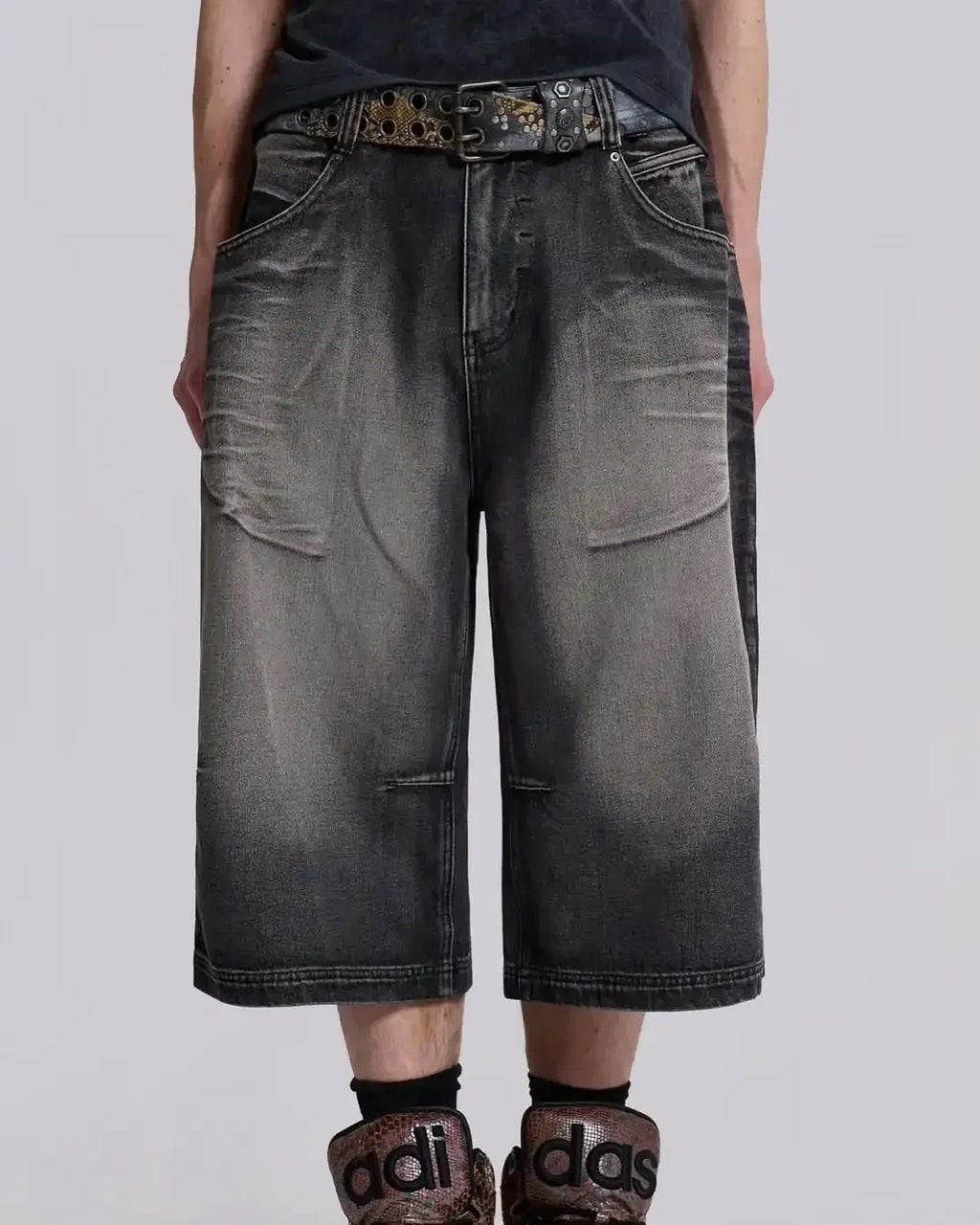 Harajuku Popular Knee Length Denim Shorts Retro Rivet Design Wing Pattern Jeans Y2K Men Women Fashion Punk Loose Wide Leg Pants