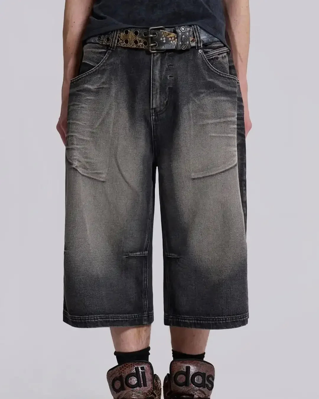 Harajuku Popular Knee Length Denim Shorts Retro Rivet Design Wing Pattern Jeans Y2K Men Women Fashion Punk Loose Wide Leg Pants