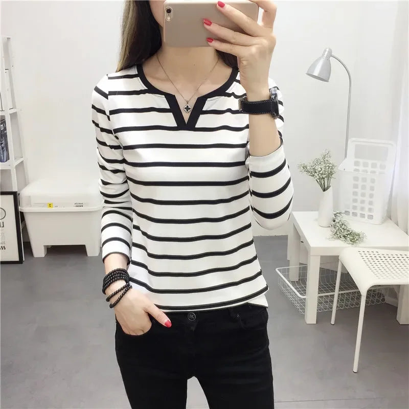 Cross-Border Women's T-Shirt 2025 Autumn Slimming Black And White Stripe V-Neck Long Sleeves Top Women's Base Layer Student Top