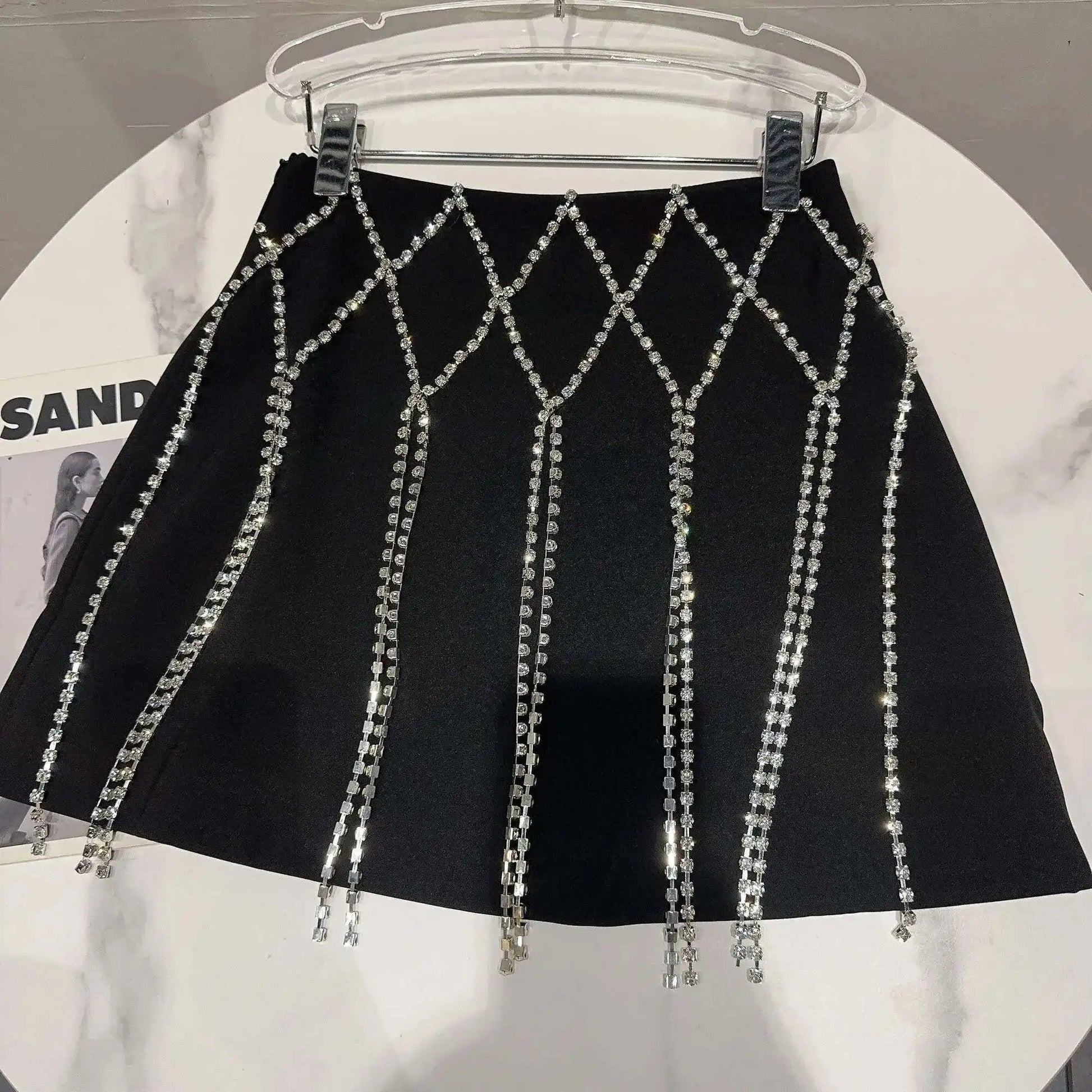 DEAT 2025 Spring New Fashion Diamond Chain Design Mini Skirt For Women Zipper Waist A-line Wrapped Hip Skirts Female 11XX5371