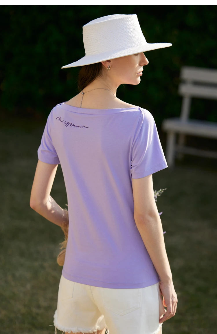 AMII Minimalism T-shirt Women 2023 Spring New Petite Niche Design All-match Office Lady Slash Neck Loose Embroidery Top 12342274