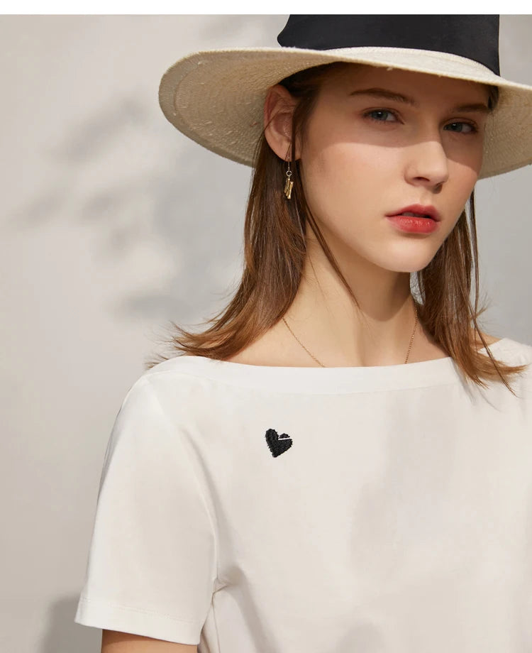 AMII Minimalism T-shirt Women 2023 Spring New Petite Niche Design All-match Office Lady Slash Neck Loose Embroidery Top 12342274