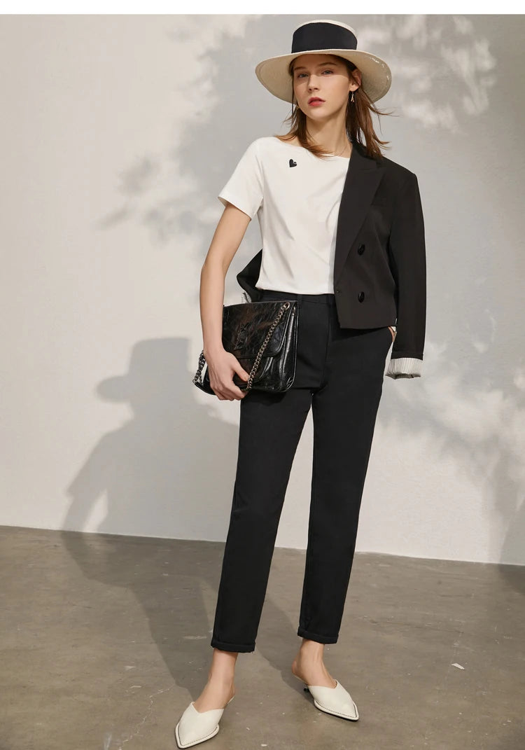 AMII Minimalism T-shirt Women 2023 Spring New Petite Niche Design All-match Office Lady Slash Neck Loose Embroidery Top 12342274