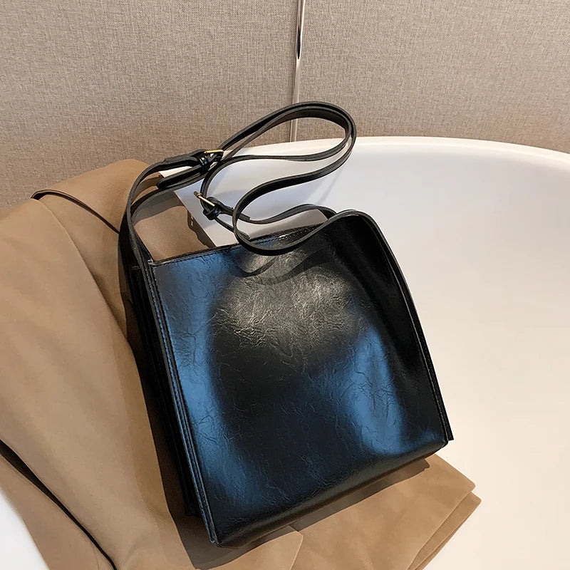 Quality Women Tote Bags Shiny Leather Shopper Shoulder Bag Retro Large Capacity Shopping Totes 2023 Luxury Designer Handbag Lady