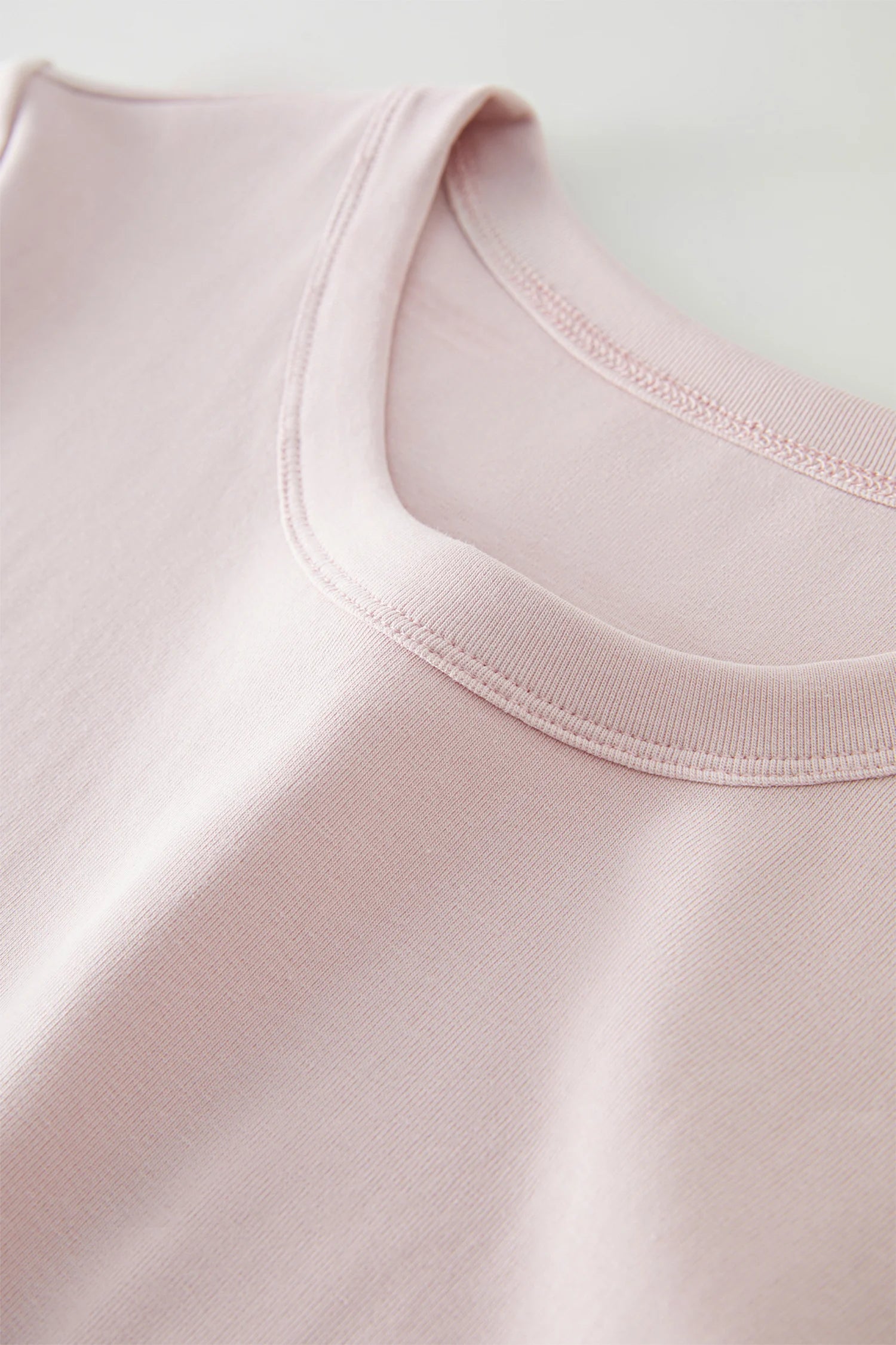 FSLE MInimalism Style Pink Straight Shoulder Short-sleeved T-shirt for Women 2025 Summer New Slim Fit Round Neck Top 25FS12113