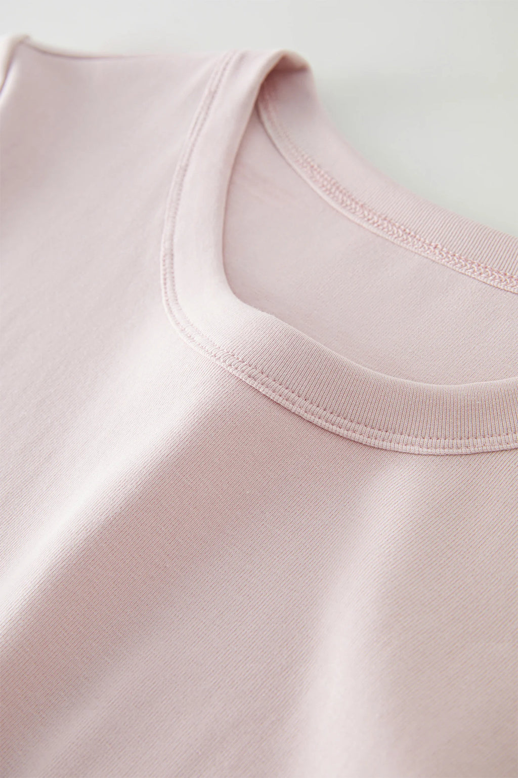 FSLE MInimalism Style Pink Straight Shoulder Short-sleeved T-shirt for Women 2025 Summer New Slim Fit Round Neck Top 25FS12113