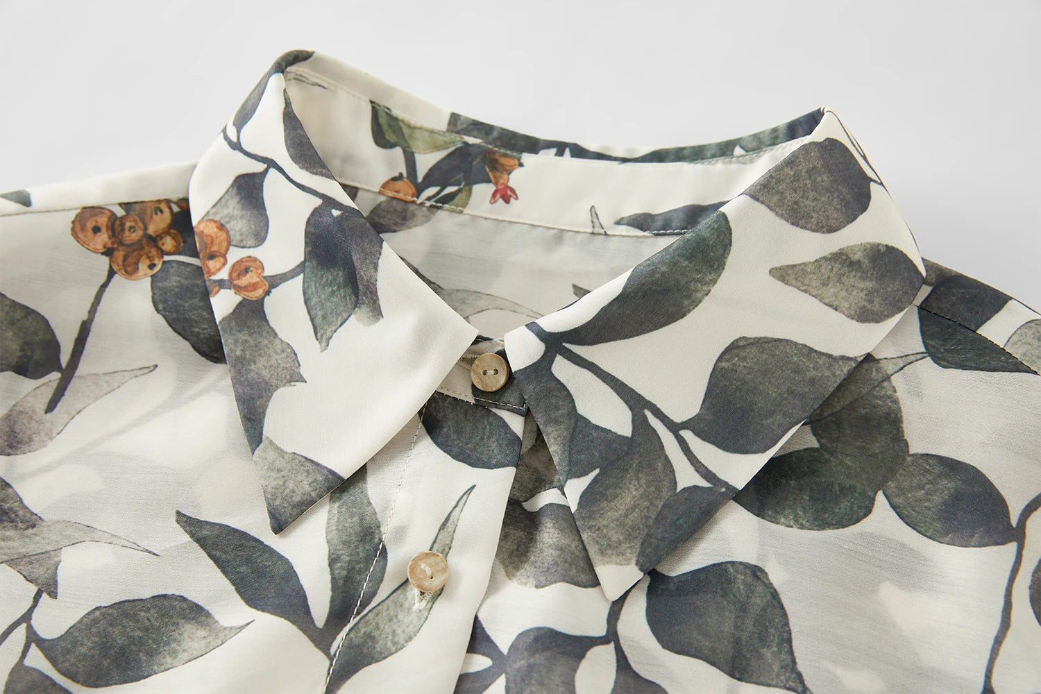 FSLE Holiday Style Plant Print Loose Shirt For Women Summer 2025 New Arrival Temperament Commuter Chic Shirt 25FS12848