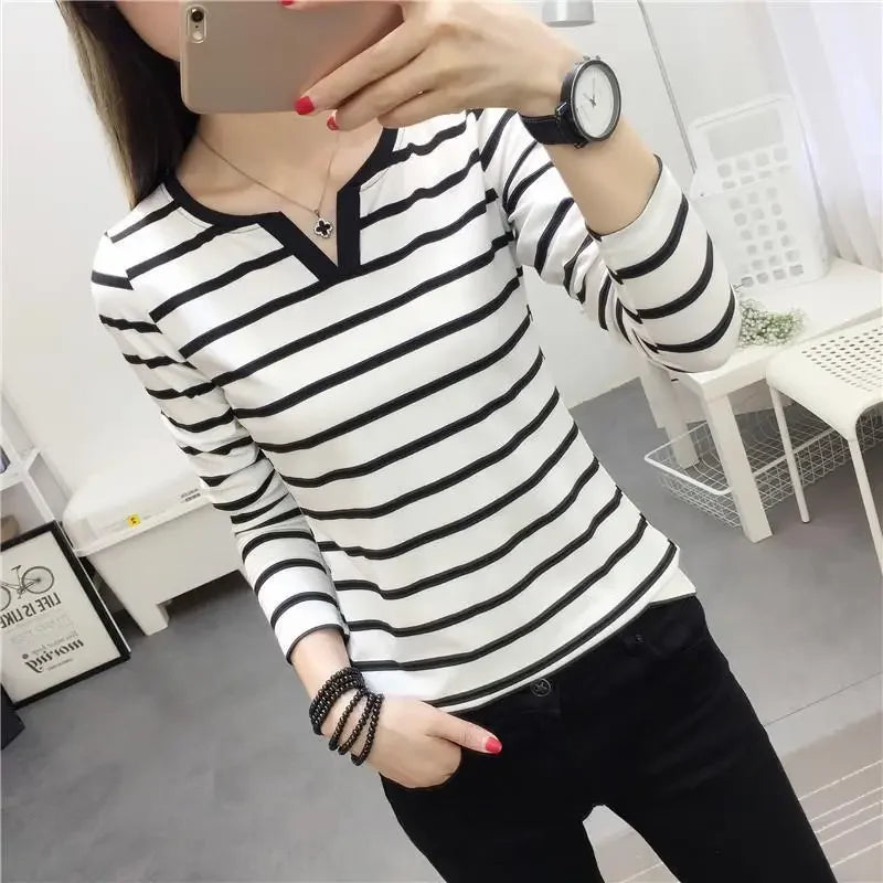 Cross-Border Women's T-Shirt 2025 Autumn Slimming Black And White Stripe V-Neck Long Sleeves Top Women's Base Layer Student Top