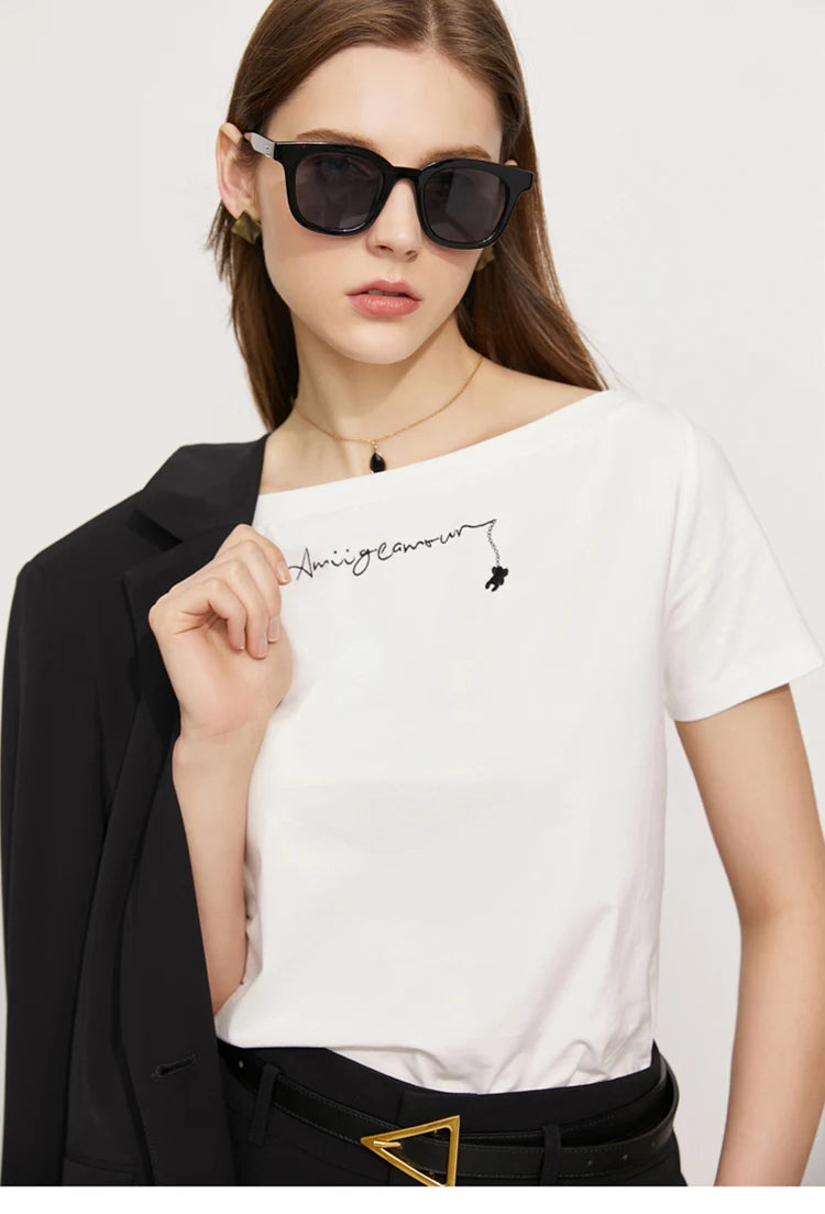 AMII Minimalism T-shirt Women 2023 Spring New Petite Niche Design All-match Office Lady Slash Neck Loose Embroidery Top 12342274