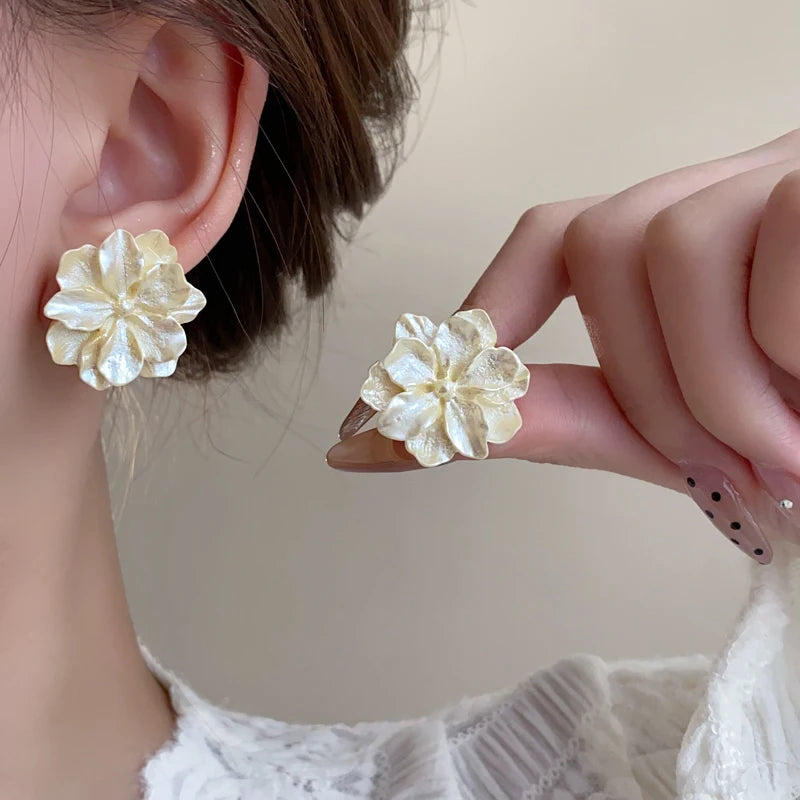 Acrylic White Camellia Flowers Stud Earrings for Women Fashion Temperament Fairycore Earring Party Wedding Jewelry Wholesale