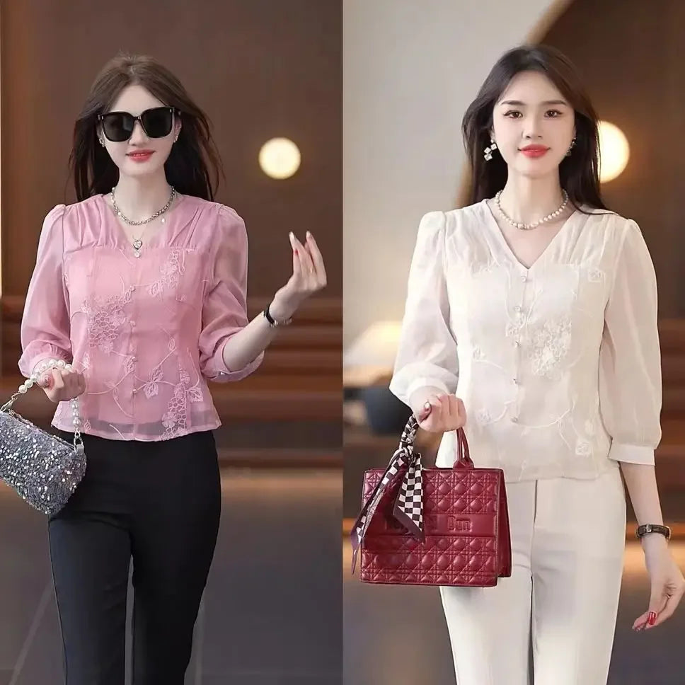 Spring and Summer 7-quarter Sleeve Embroidered V-neck New Shirt 2025 Slim and Slim and Fashionable Versatile Top