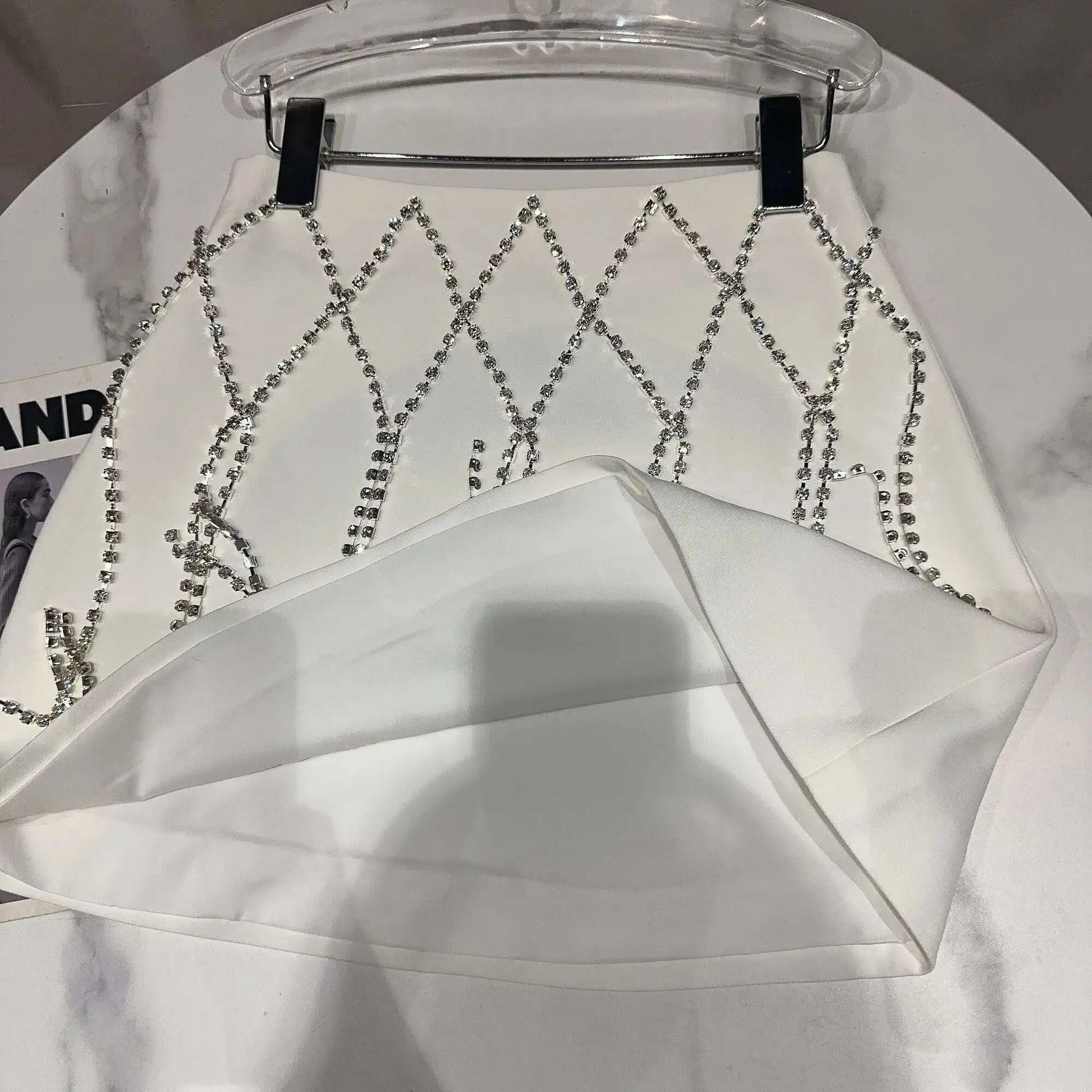 DEAT 2025 Spring New Fashion Diamond Chain Design Mini Skirt For Women Zipper Waist A-line Wrapped Hip Skirts Female 11XX5371