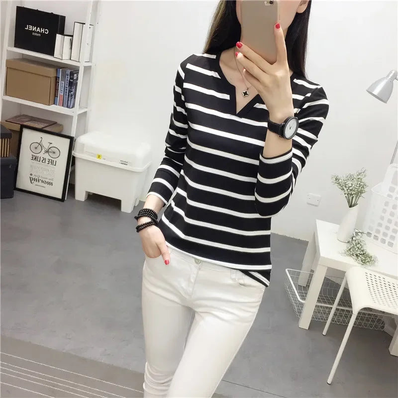 Cross-Border Women's T-Shirt 2025 Autumn Slimming Black And White Stripe V-Neck Long Sleeves Top Women's Base Layer Student Top
