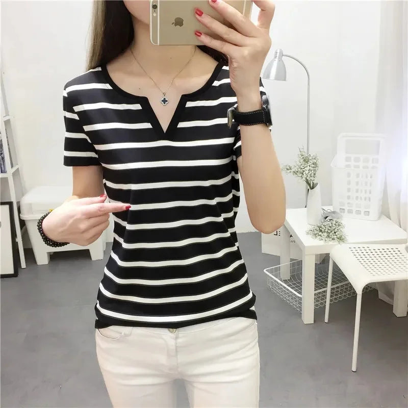 Cross-Border Women's T-Shirt 2025 Autumn Slimming Black And White Stripe V-Neck Long Sleeves Top Women's Base Layer Student Top