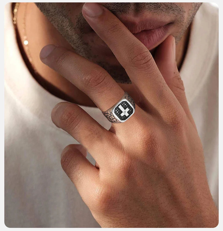 Vnox Bold Cross Signet Rings for Men,Crack Warrior Men's Faith Protect Stamp Finger Band, Vintage Viking Jewelry