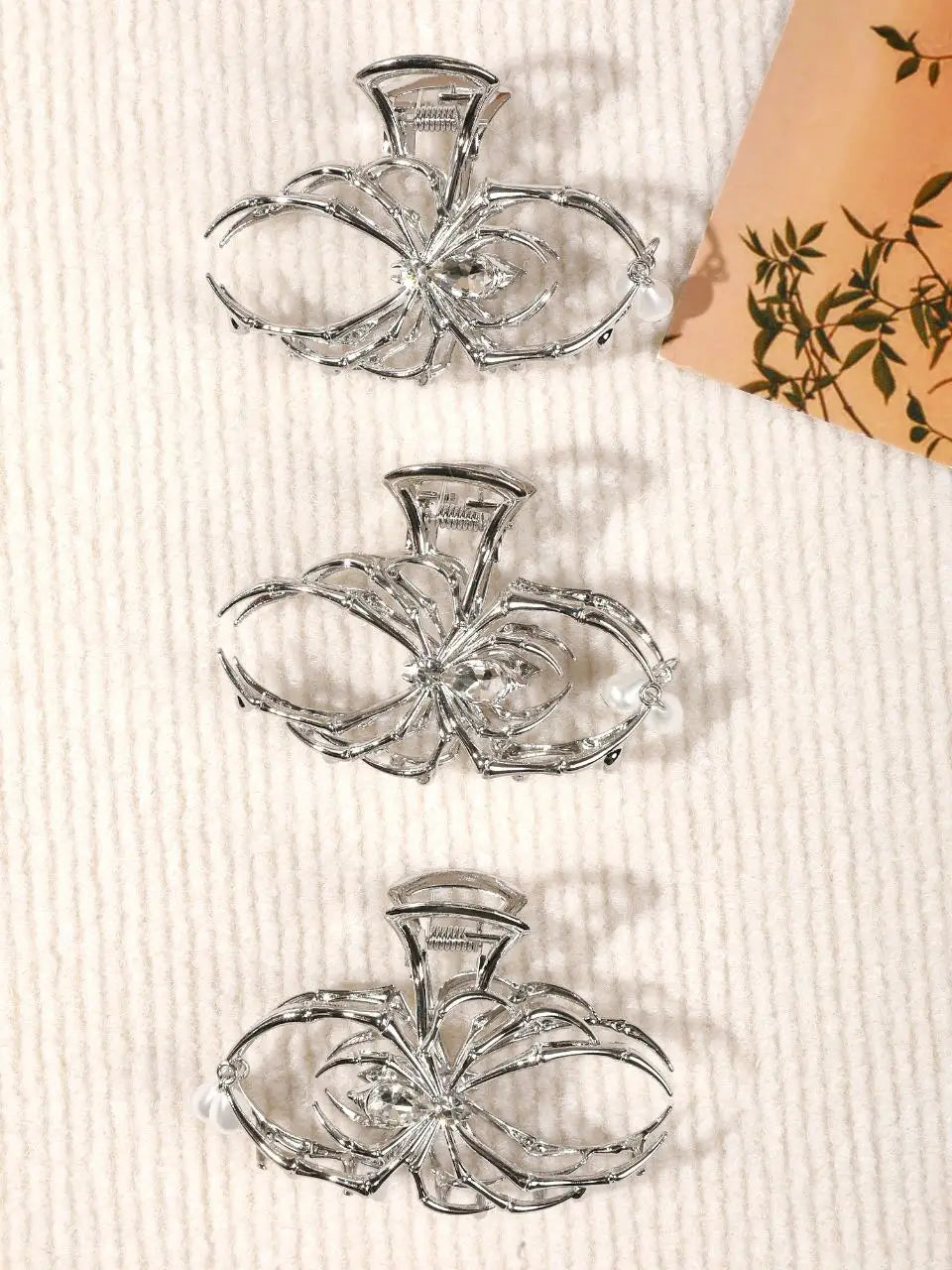 1Pcs Halloween Black Spider Hair Claw Clips with Pearl Charm Design,Metal Gothic Punk Hair Clips Strong Hold Hair Accessories