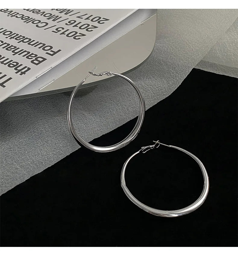 Fashion Exaggerated Big Circle Hoop Earrings for Women Statement Jewelry Smooth Circle Earrings Femme Boucles d'oreilles