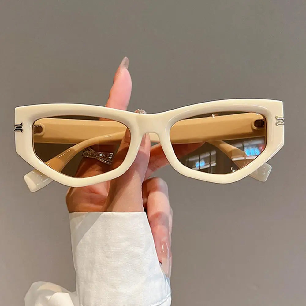 Vintage Cat Eye Sunglasses for Women New in Fashion Gradient Women Black Shades Trendy Chic Luxury Brand Designer Sun Glasses