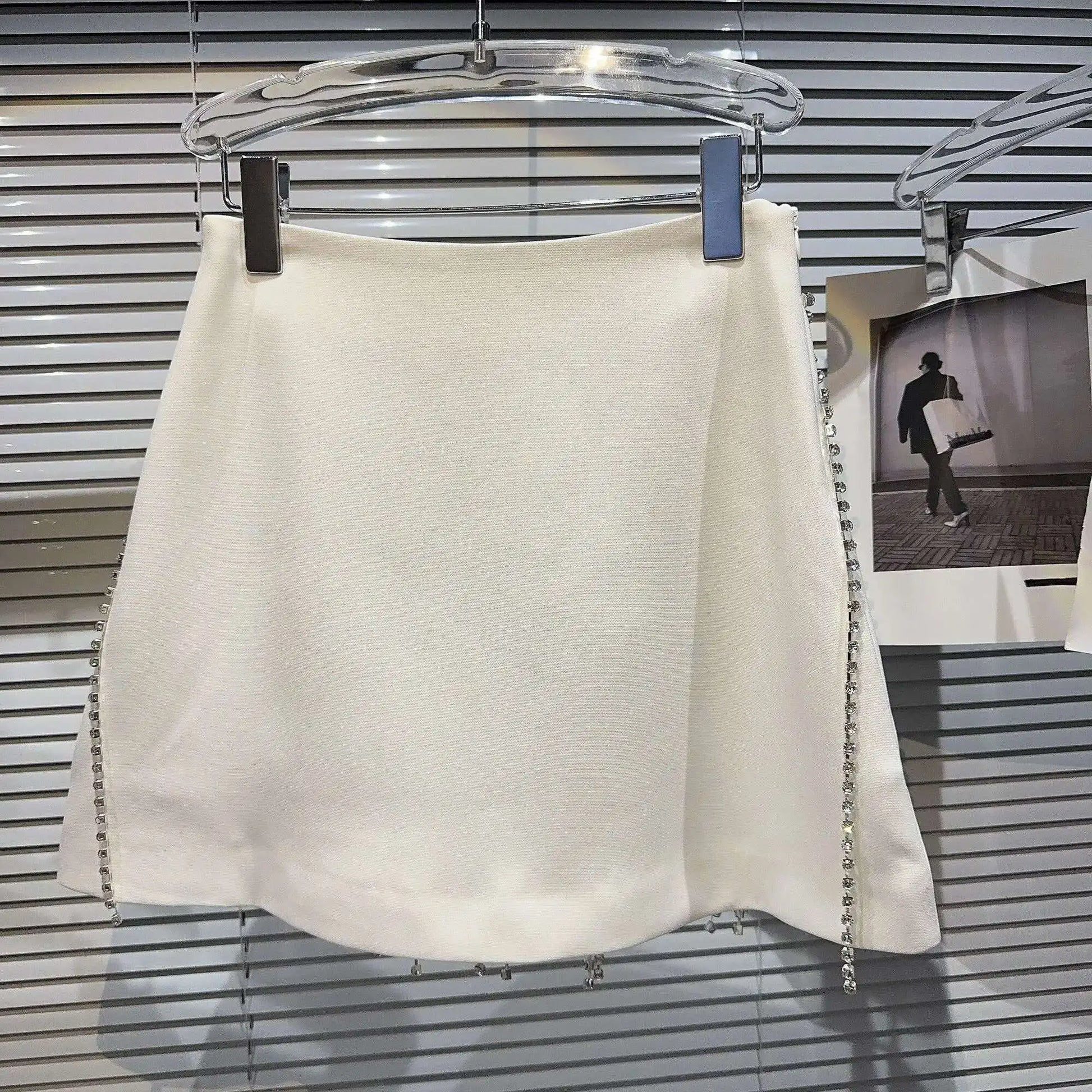 DEAT 2025 Spring New Fashion Diamond Chain Design Mini Skirt For Women Zipper Waist A-line Wrapped Hip Skirts Female 11XX5371