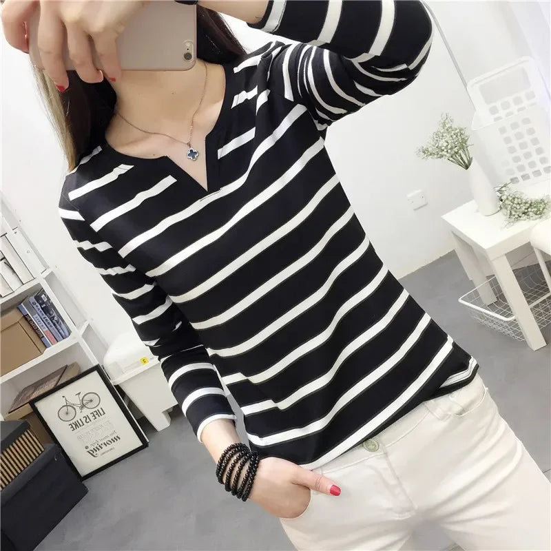 Cross-Border Women's T-Shirt 2025 Autumn Slimming Black And White Stripe V-Neck Long Sleeves Top Women's Base Layer Student Top