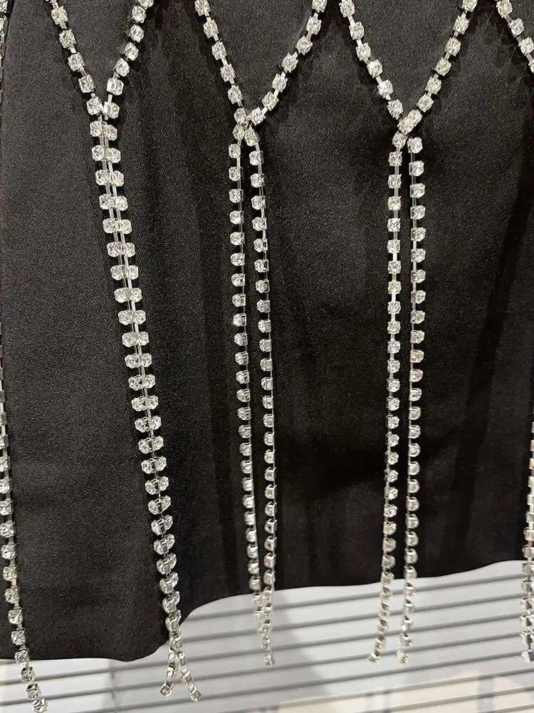 DEAT 2025 Spring New Fashion Diamond Chain Design Mini Skirt For Women Zipper Waist A-line Wrapped Hip Skirts Female 11XX5371