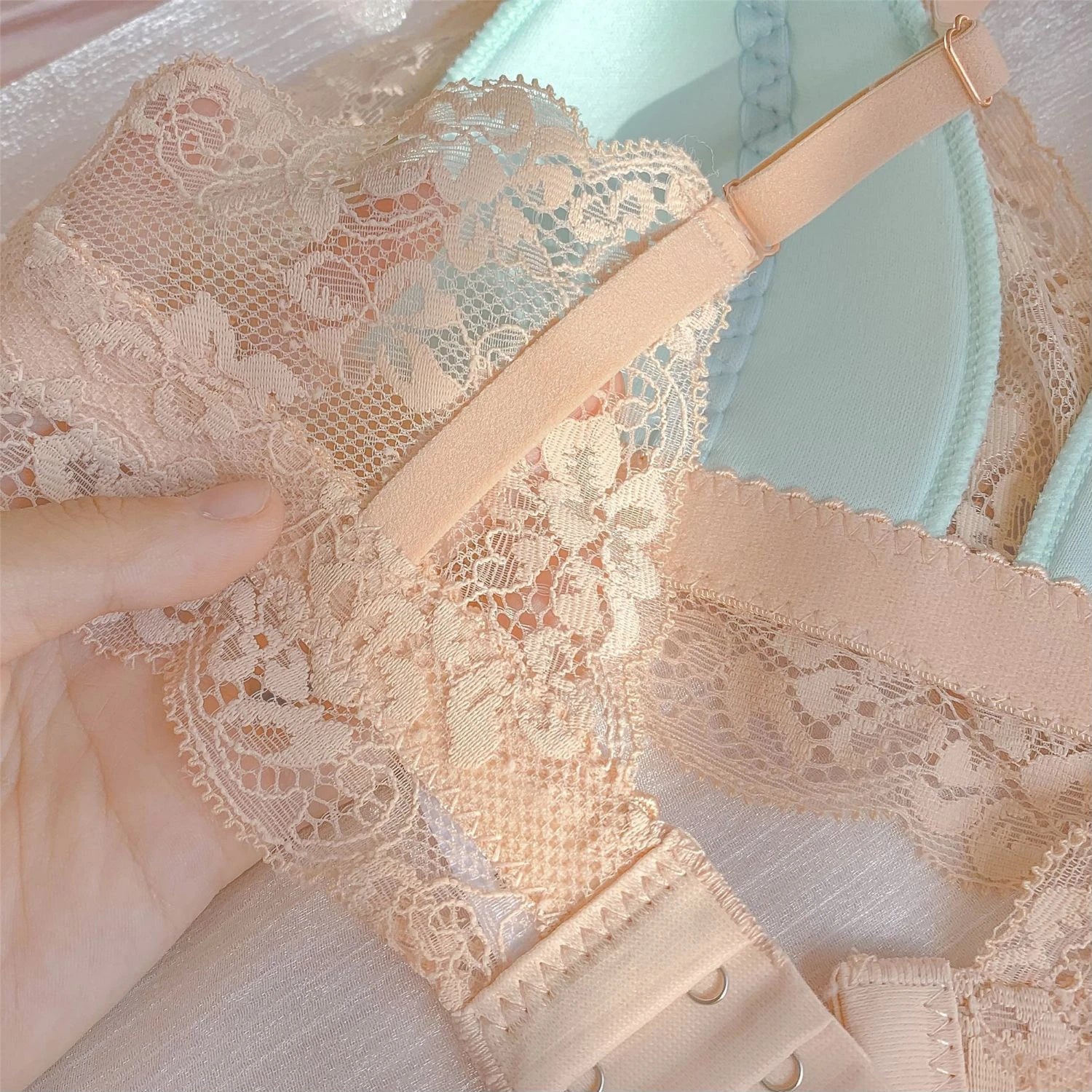 French Style Sexy Bras Hollow Lace Push Up Seamless Underwear Wireless Lingerie Intimates Triangle Cup Brassiere Soutien Gorges