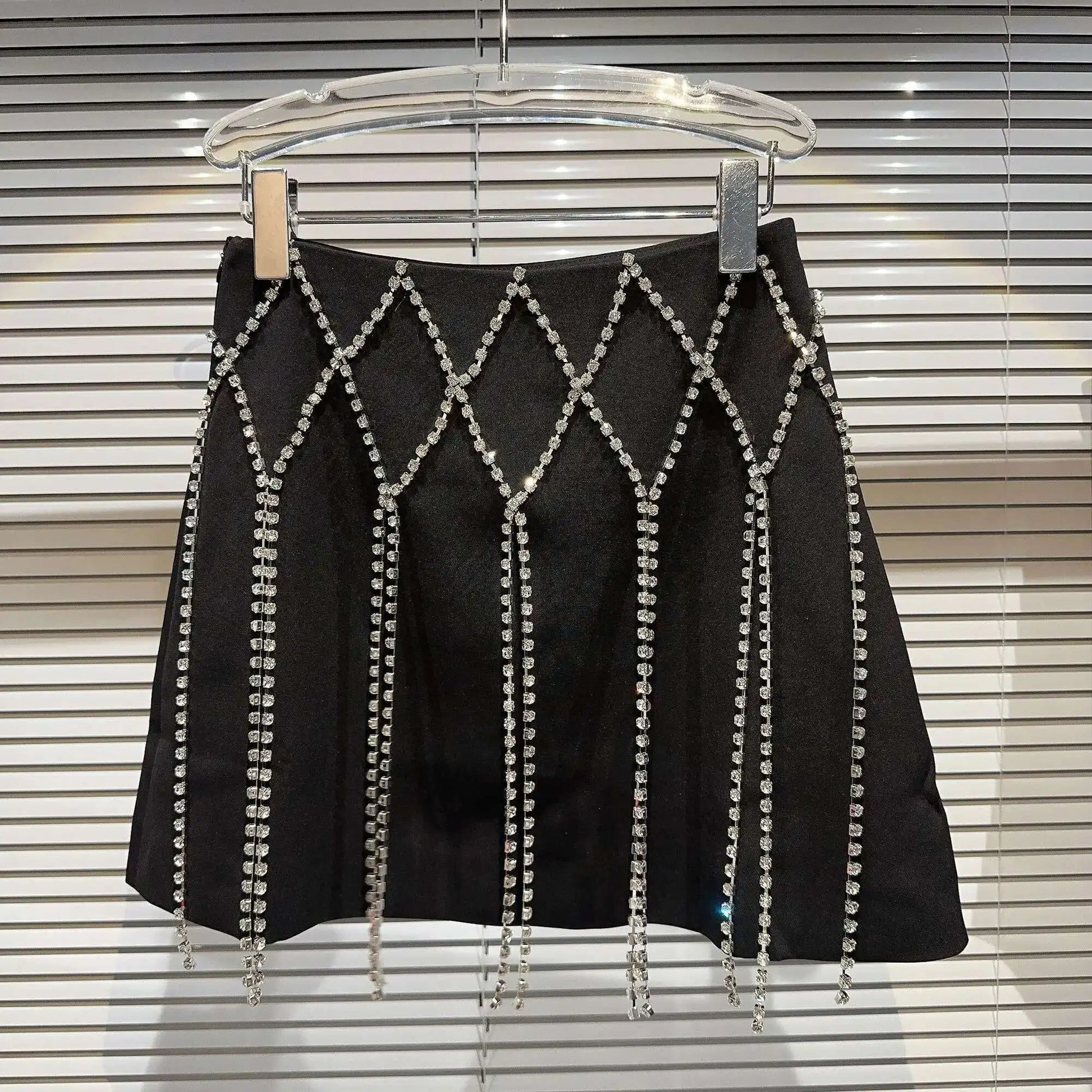 DEAT 2025 Spring New Fashion Diamond Chain Design Mini Skirt For Women Zipper Waist A-line Wrapped Hip Skirts Female 11XX5371