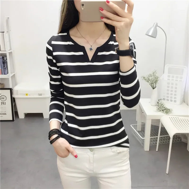 Cross-Border Women's T-Shirt 2025 Autumn Slimming Black And White Stripe V-Neck Long Sleeves Top Women's Base Layer Student Top